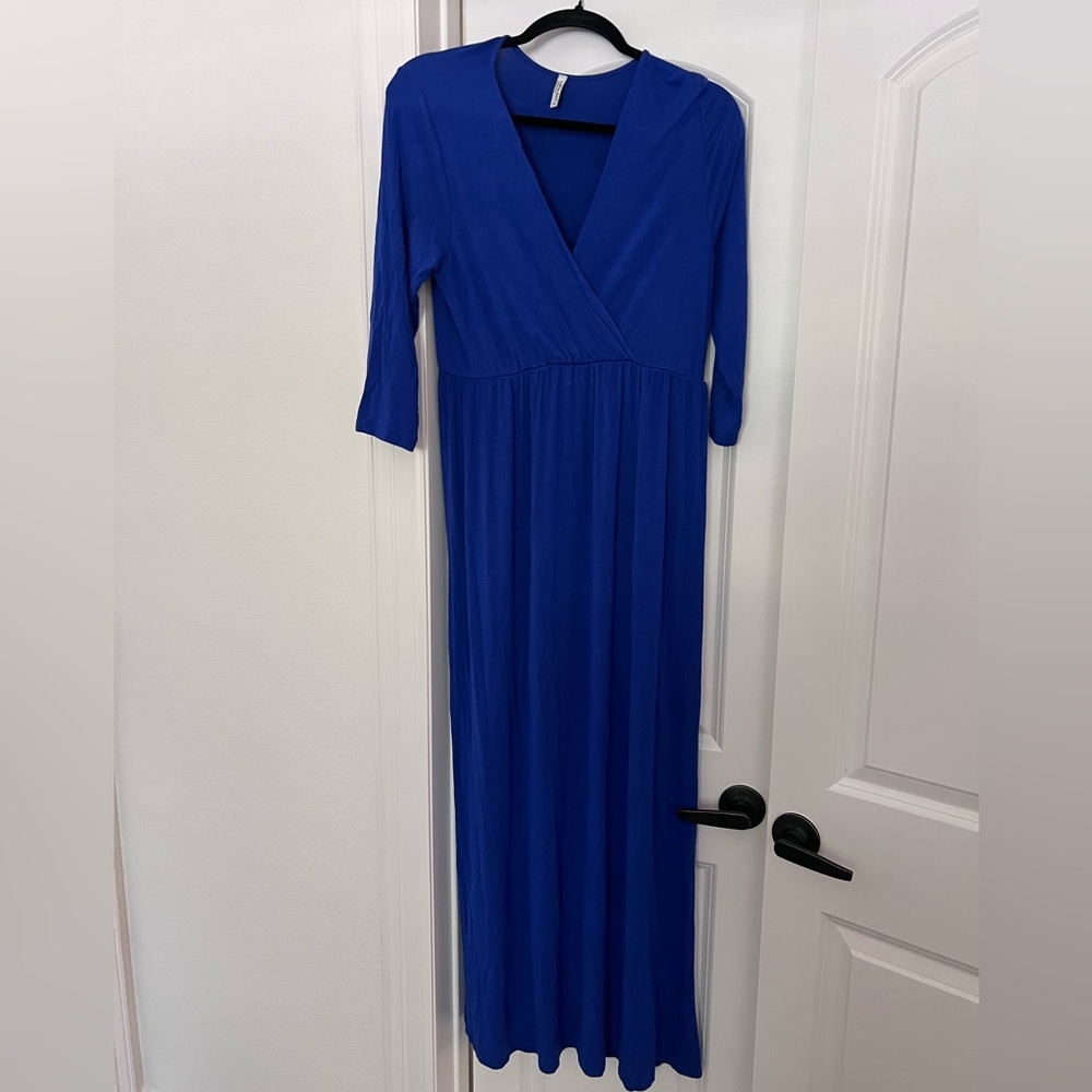 Maternity size Xl dress, practically new…only used once for photos